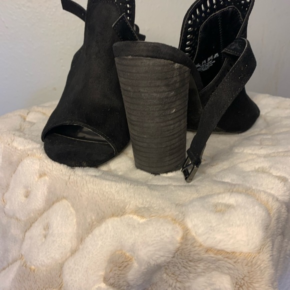 Black Open toed heels 7 1/2 Carlos by Carlos Santana - Picture 2 of 6